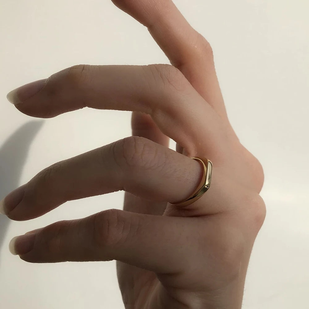 Simple Women's Ring by Rhévola